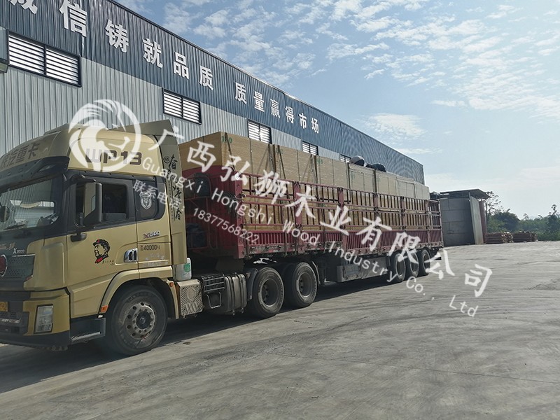 建筑模板發(fā)往新疆